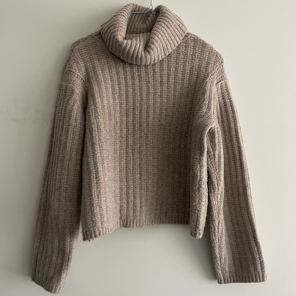 Universal Thread Turtleneck Sweater - Picture 1 of 3